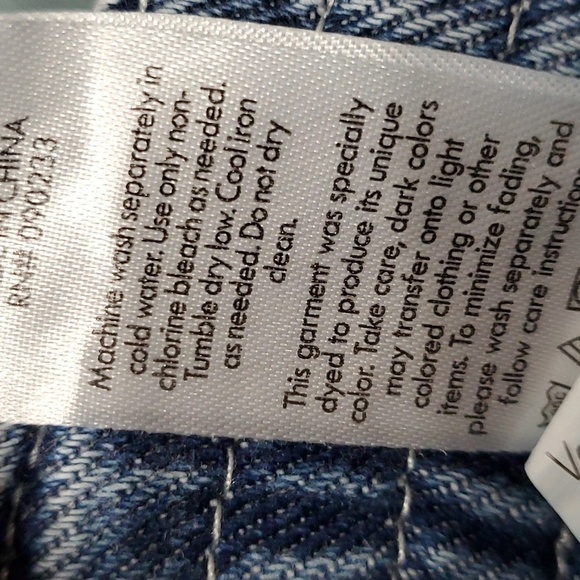 Pacson cargo vintage jeans, elastic in back of waist. Size small. Straight leg. - Picture 10 of 10